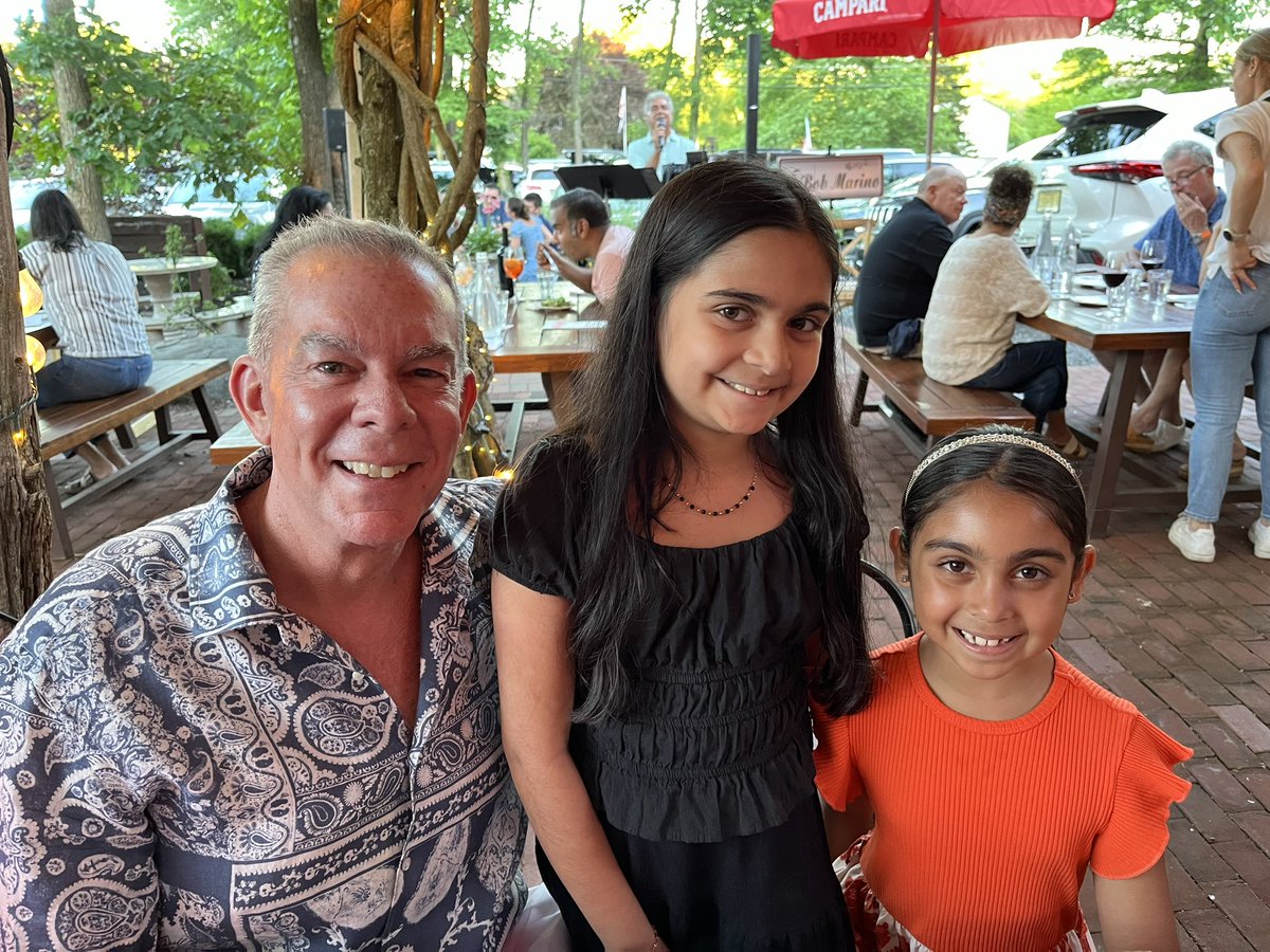 RinaD524's tweet photo. @ElvisDuranShow  amazing person! thank you for all the light you've brought to our mornings and to the next gen! So much fun- rarely you meet an authentic celebrity who welcomes you into their lives!  Enjoy the situation with @babyhotsauce (we love you visit us at @amapizza https://t.co/qHsnrZjwx8
