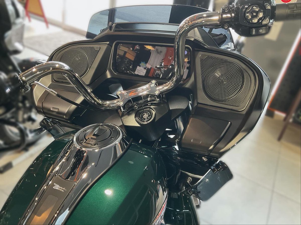 hd_owarikiyosu's tweet photo. 🆕
2024 ROAD GLIDE入荷💥
【FLTRX】
color: 🟢Alpines Green
【車両本体価格】
¥3,798,300
渋〜い緑色が入ってきました💚
渋〜い男性がめちゃくちゃ似合うバイク😎🏍️
ぜひ店頭に見に来てください💫💚
お待ちしております!
#ロードグライド
#roadglide
#FLTRX
#アルパイングリーン
#2024model https://t.co/1HIA3LrJlh