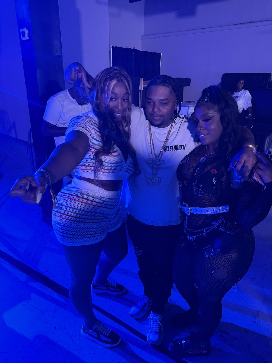 DntRed's tweet image. All love @yuLoveCoffee @MSHUSTLE1271 @GeechiGotti