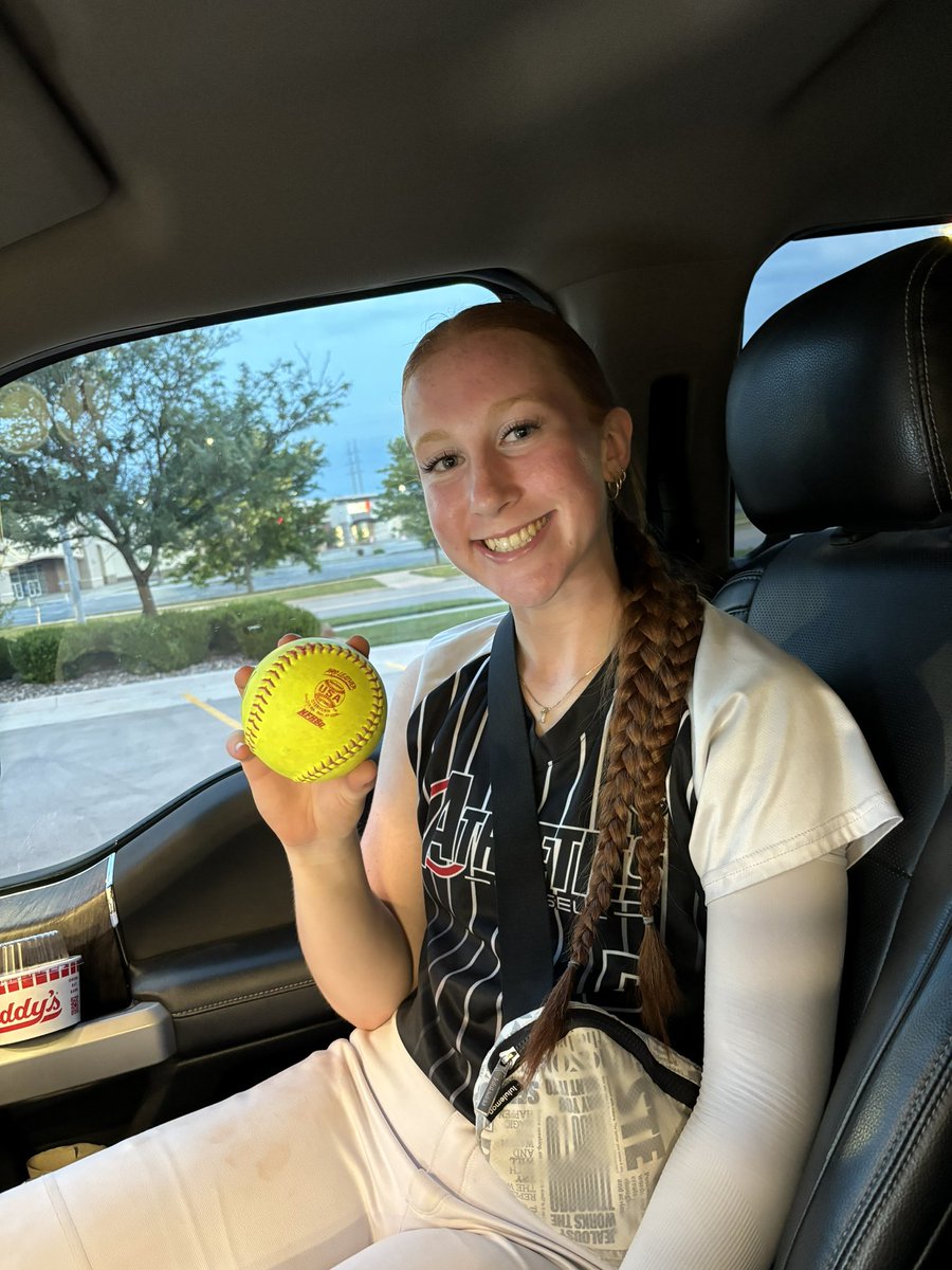 Another day, another home run!
<a href="/Athletics_KC_HC/">Brandon Russell</a> 
<a href="/jenfelvus/">Coach Jen Felvus</a> 
<a href="/MnuSoftball/">MNU Softball</a>