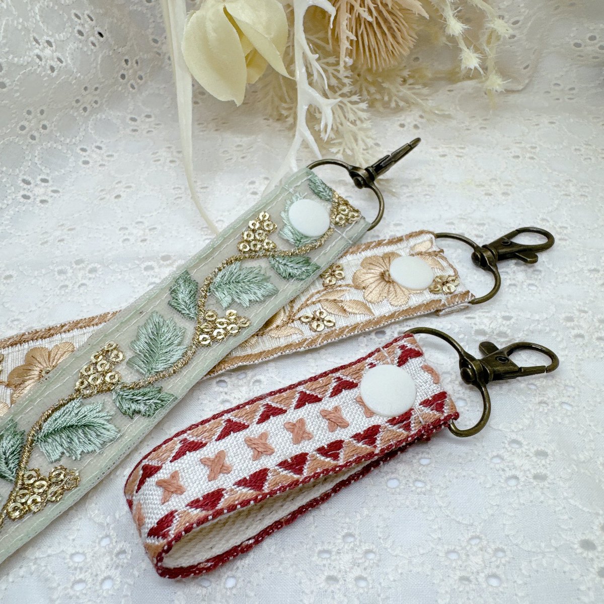 handmade_chon's tweet photo. ＊ご案内＊
イオンタウン城山で開催されるマルシェに出店します！
詳細を以下に載せるので
興味がある方はぜひ遊びにきてください☺️

【日時】
6月15日(土)
10:00〜17:00

【場所】
イオンタウン津城山
2階 サーティーワン横特設会場

【主催者】
ワンダフルピクニックパーティー実行委員会様主催 https://t.co/GmuCOFd6H4