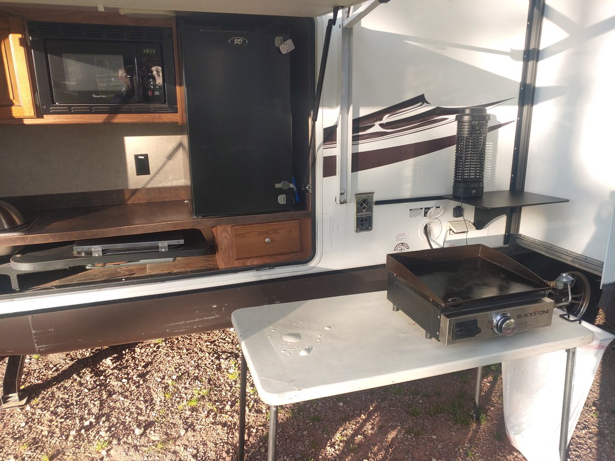 ArrivalBbq's tweet photo. My kitchen for the week https://t.co/aNrXVmzEW1