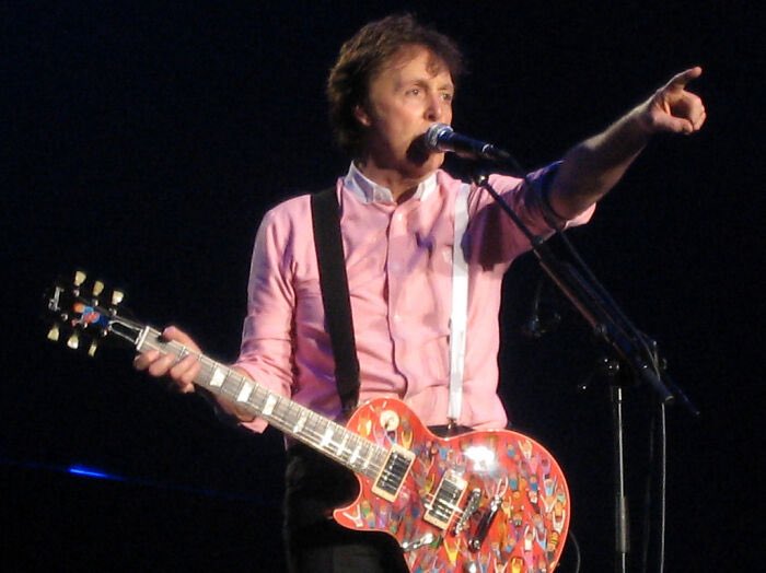 RelatocuriosoK's tweet photo. Paul McCartney permitió que un extraño que decía ser Jesucristo asistiera a una sesión de grabación de los Beatles en 1967. McCartney pensó: "Bueno, probablemente no lo sea. Pero si lo es, no seré yo quien lo rechace". " https://t.co/t1JzvC31lh