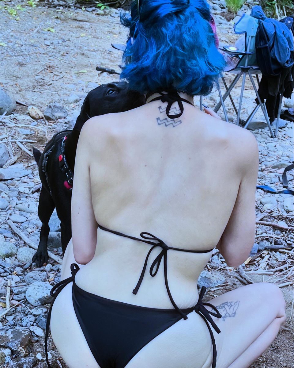 discoghostte's tweet photo. hot mom summer https://t.co/qXFlHwG22W