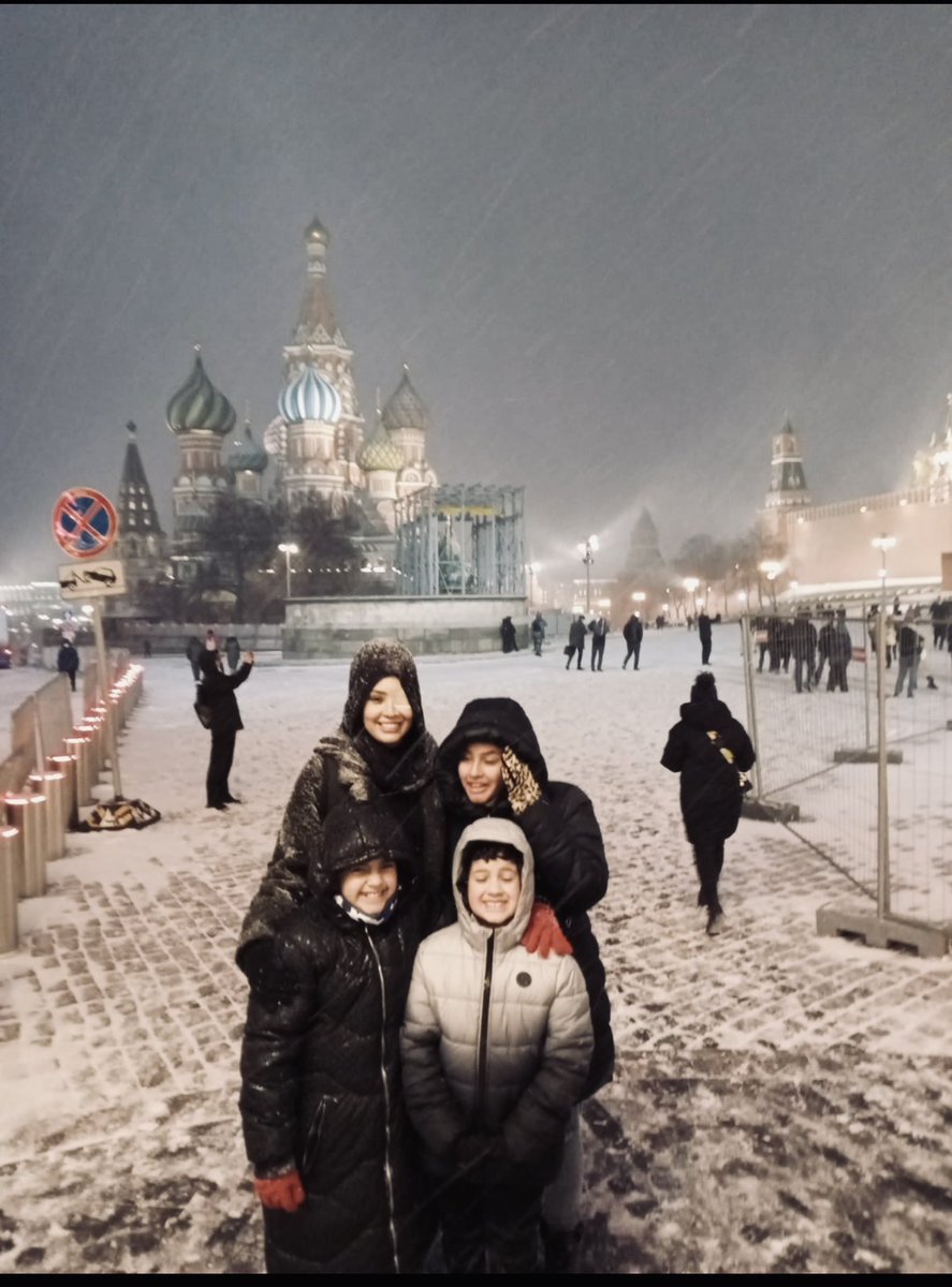 MeTravelEs's tweet photo. So you like to travel, but have you been to Russia? Check out Vasily the Blessed Cathedral in Moscow’s Red Square. 
The view is spectacular! #traveltheworld #moscow @TravelDudes https://t.co/UMycI6CmHf