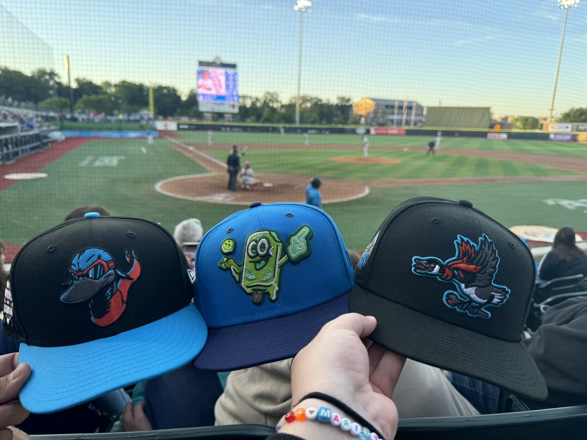 Carson’s Caps tweet media