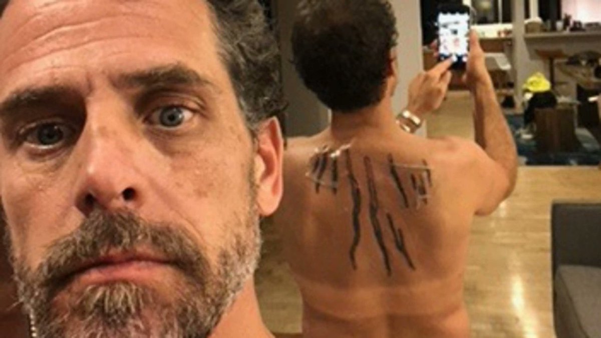 RNacional_News's tweet photo. Al parecer Hunter Biden persigue a una mujer en el pasillo de un hotel. ESCÁNDALOS que sigue ocultando la élite globalista del Partido Democrata. https://t.co/OpXuES7YFw