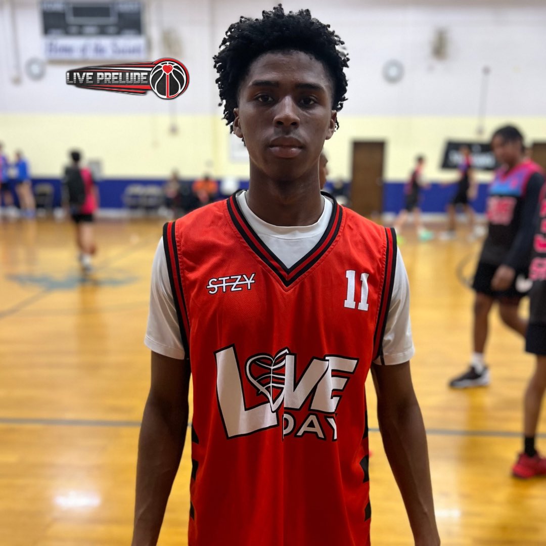 Jaylen Washington, 6’0” 2026 combo guard who attends Rancocas Valley (NJ) played at another gear today. His reads and dribble penetration were on point. Washington displayed a great level of poise grit throughout gameplay. His midrange was always his go to, but Washington has