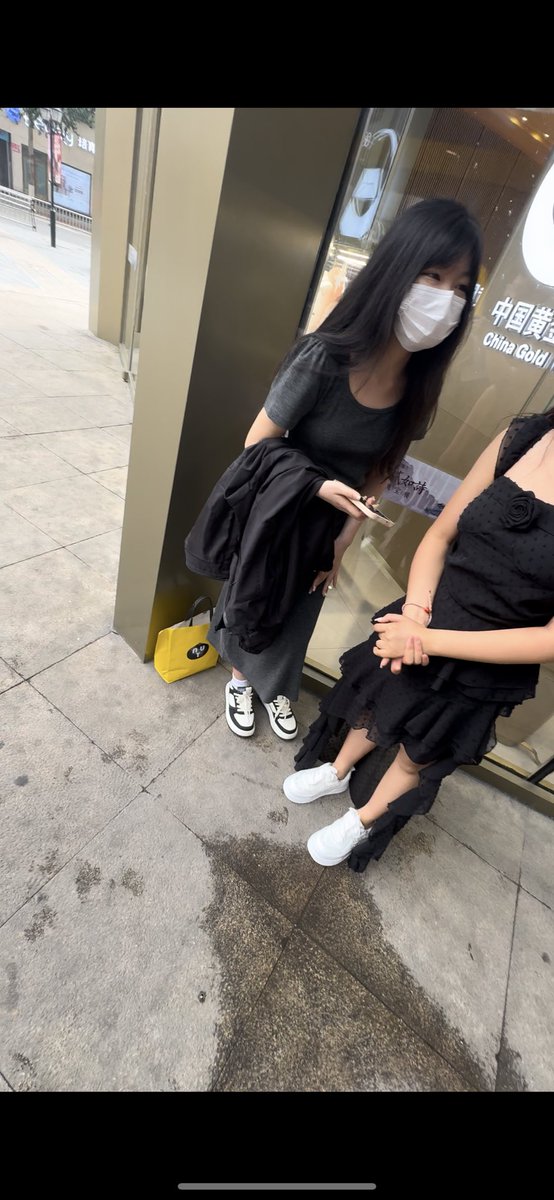 【街头话术】对学生党更适用，甚至还能加个微信。玩高中女孩的白袜真的爽。 https://t.co/ATpmft92qA