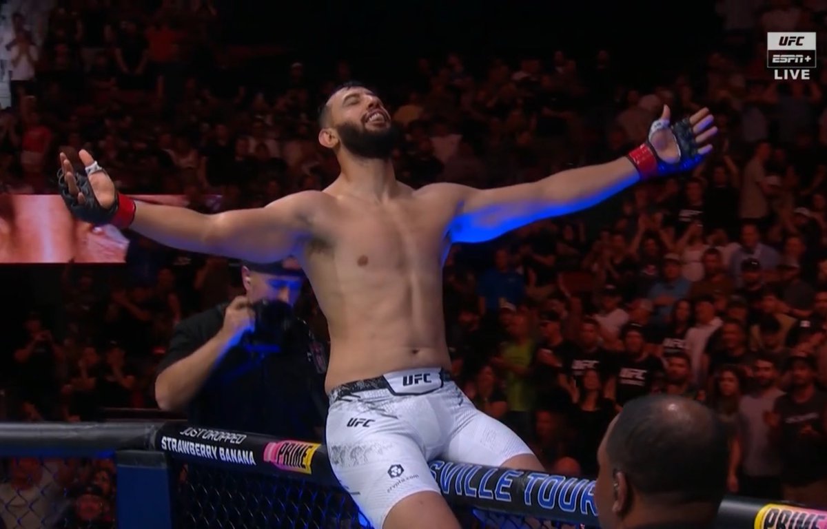 mma_orbit's tweet photo. DOMINICK REYES IS BACK!!! 🔥🔥🔥
#UFCLouisville https://t.co/7JOk7VFVS3