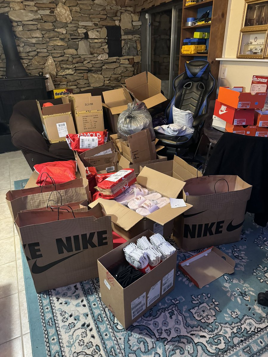 Day 8! 
Continuing to pump banger days above the sales goal!🤑
Things pile up and then FBM into profit. 
About 3k in spend today, plan to hit that again tomorrow! 
Enjoying the collab with <a href="/WesleySnipesFBA/">WesleySnipesFBA</a> makes it better!
<a href="/jadesnipesamz/">Jade</a> 
<a href="/flips4miles/">Miles</a> 
<a href="/fab_zay/">fba.zay</a> 
<a href="/eddie_FBA/">Eddie_FBA</a>