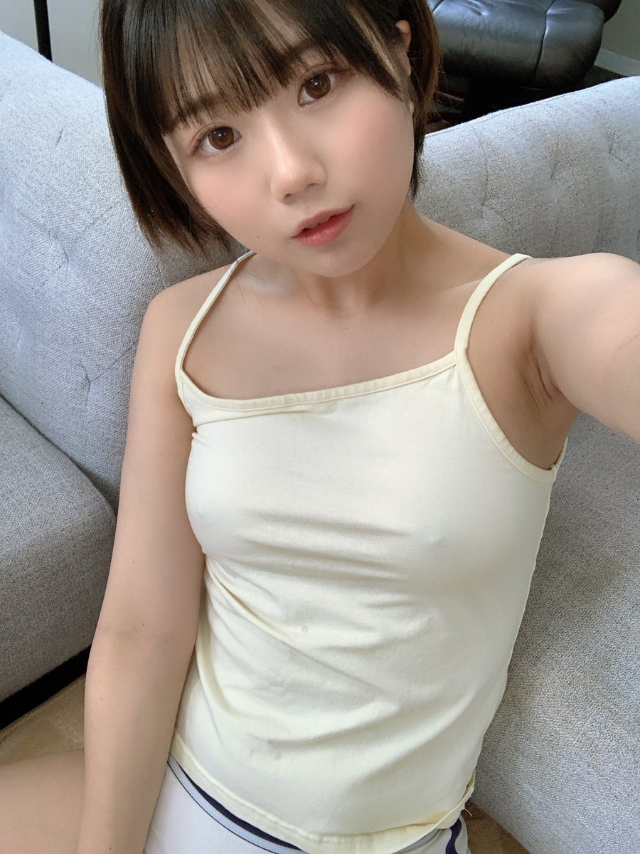 Xiamyon's tweet photo. 端午假期都被龙舟雨搞泡汤了🥺
讨厌下雨天讨厌困在家没外出😩
我只能强颜欢笑了 https://t.co/mn3BnBPwd2