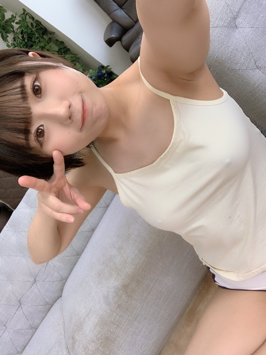 Xiamyon's tweet photo. 端午假期都被龙舟雨搞泡汤了🥺
讨厌下雨天讨厌困在家没外出😩
我只能强颜欢笑了 https://t.co/mn3BnBPwd2