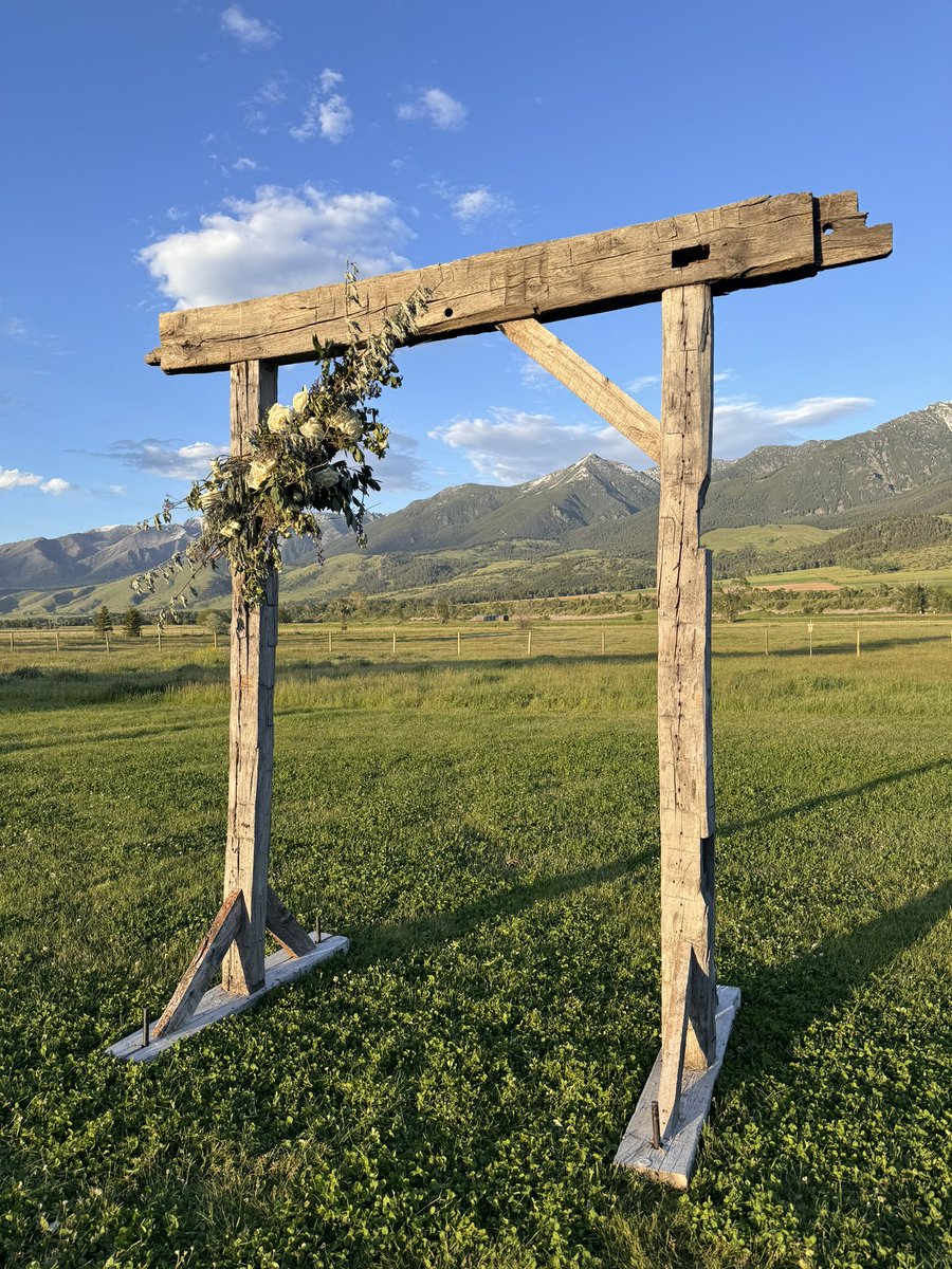 gptbrooke's tweet photo. don’t want to dox anyone but this is a beautiful venue and an even more beautiful moment

pulling for everyone who wants to get married to have their own moments like this https://t.co/yoCZp0pG1F