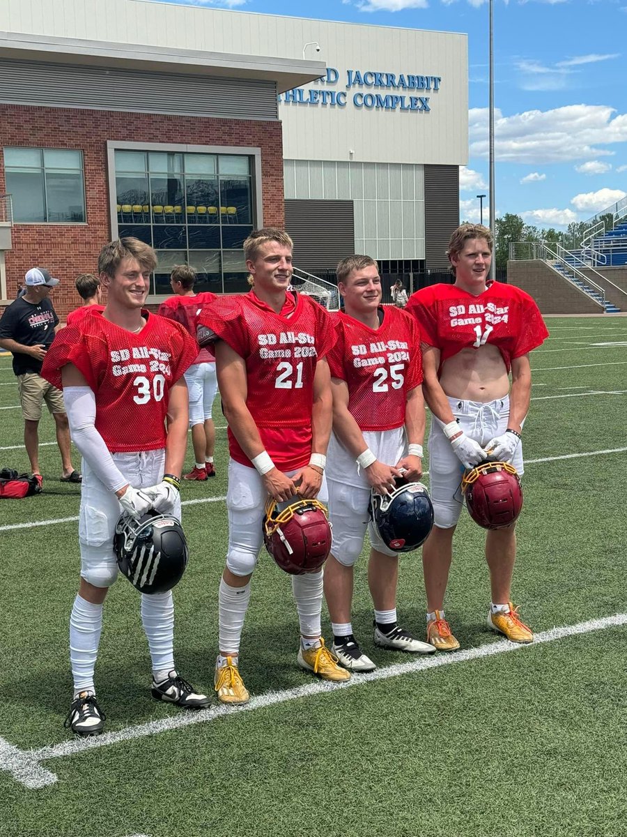 chance_sch15's tweet photo. Grateful for the opportunity to play one more HS Football game!
@sdfbca #RedOnTop https://t.co/TjlFMbzJ7Q