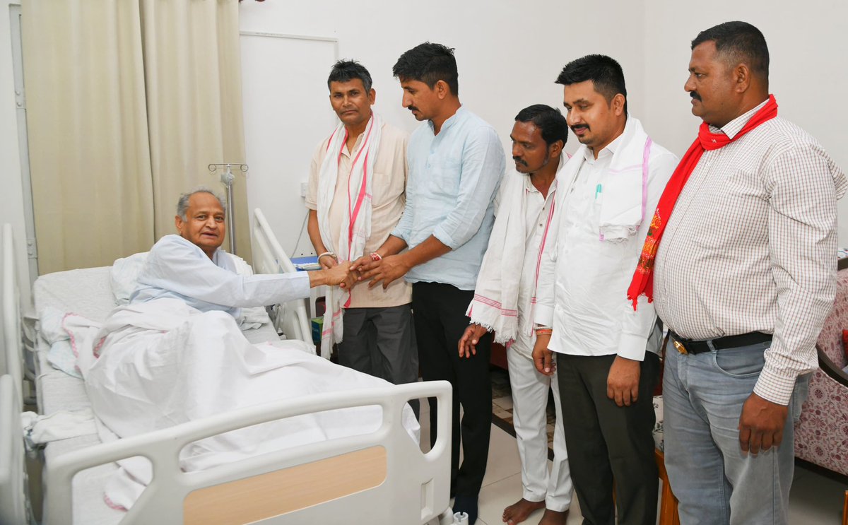 PilotForCm's tweet photo. कांग्रेस के लिए काम न करना पड़े इसलिए श्रीमान जी बिस्तर में पड़ा हुआ है 

जैसे ही कोई मलाई का पद आएगा जवानी उछलने लगती है 
@SachinPilot @ashokgehlot51 https://t.co/yyFL6aX5eu