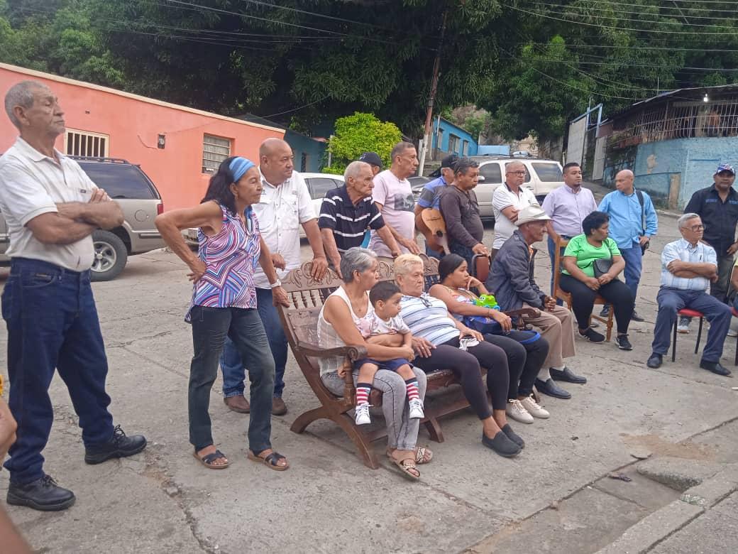 orgadguarico's tweet photo. #7Junio Juramentación de Comandito en el sector San José, San Juan de los Morros, municipio Roscio #EdmundoParaTodoElMundo #Unidad #EdmundoPresidente #HastaElFinal https://t.co/Whv5tb9mh1