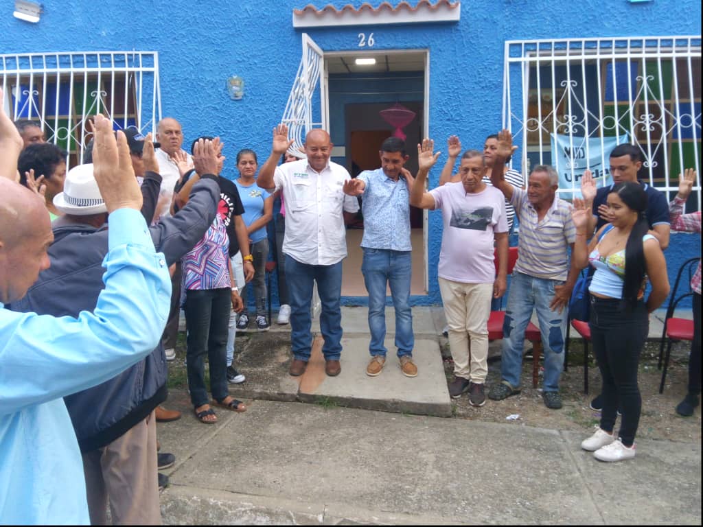 orgadguarico's tweet photo. #7Junio Juramentación de Comandito en el sector San José, San Juan de los Morros, municipio Roscio #EdmundoParaTodoElMundo #Unidad #EdmundoPresidente #HastaElFinal https://t.co/Whv5tb9mh1