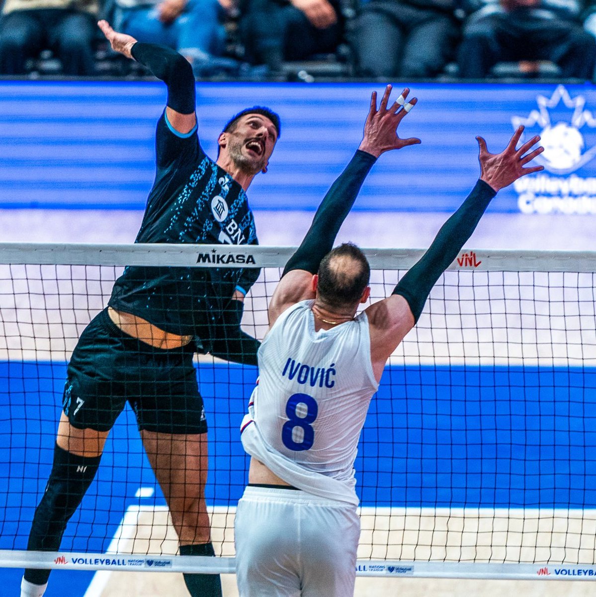 JulioGarro's tweet photo. Vamos chicos!!! El voley argentino masculino cada vez más cerca de #Paris2024! Triunfazo contra Serbia en Canada! Felicitaciones y vamos que falta poco 💪🏻💪🏻 https://t.co/qJebq0P6HK