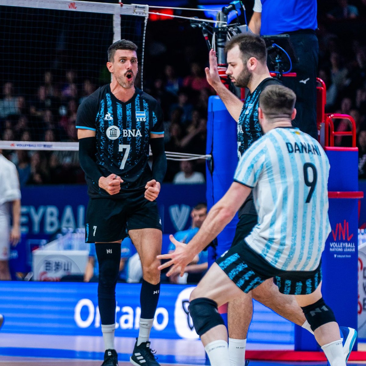 JulioGarro's tweet photo. Vamos chicos!!! El voley argentino masculino cada vez más cerca de #Paris2024! Triunfazo contra Serbia en Canada! Felicitaciones y vamos que falta poco 💪🏻💪🏻 https://t.co/qJebq0P6HK