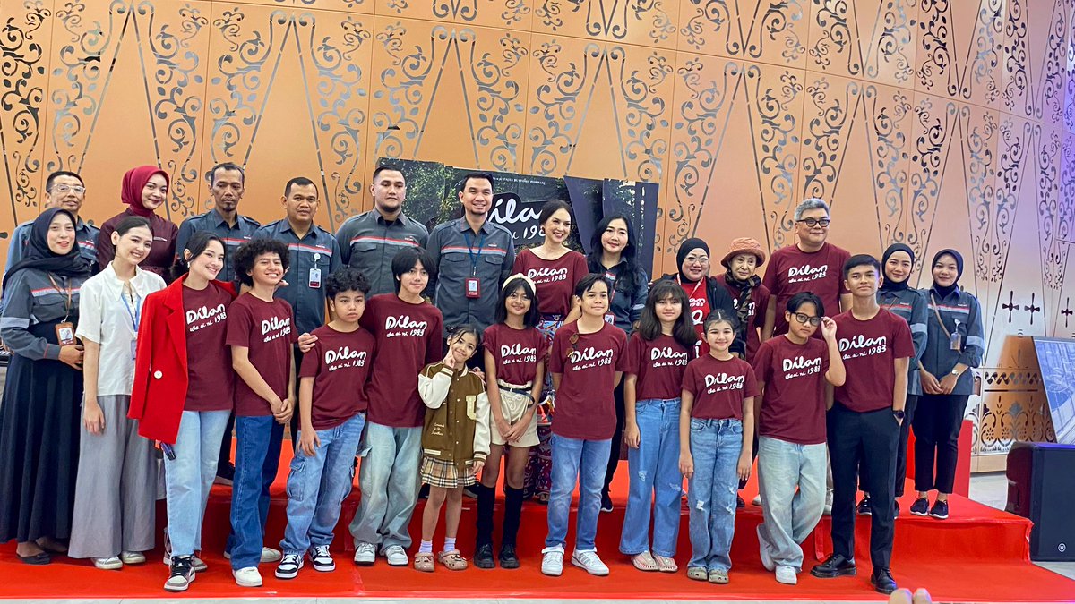 Stasiun ga cuma untuk naik turun penumpang tapi bisa juga utk kegiatan promosi salah satunya film Dilan 1983 Wo Ai Ni

100 orang rombongan juga berangkat ke Bandung naik Whoosh untuk promo film tersebut di PVJ👏🏻👏🏻

Colek mas PD Nim <a href="/fajarnugros/">Fajar Nugros</a> 👀👀