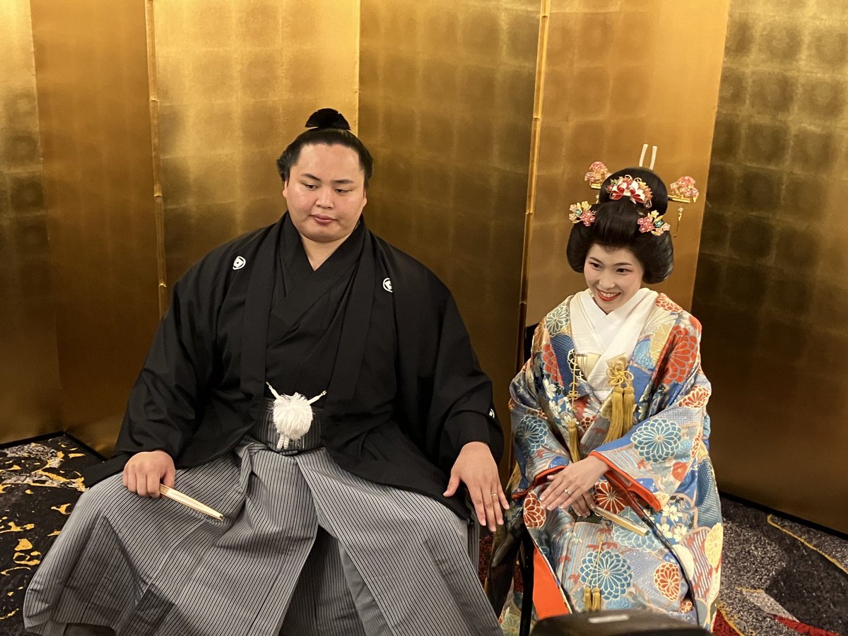 nikkei_sports's tweet image. 大相撲の琴勝峰関が都内のホテルで結婚披露宴に臨みます。新婦は新郎の晴れ姿に「いつも通りカッコいいです」と話していました。#sumo #佐渡ケ嶽親方　#佐渡ケ嶽部屋