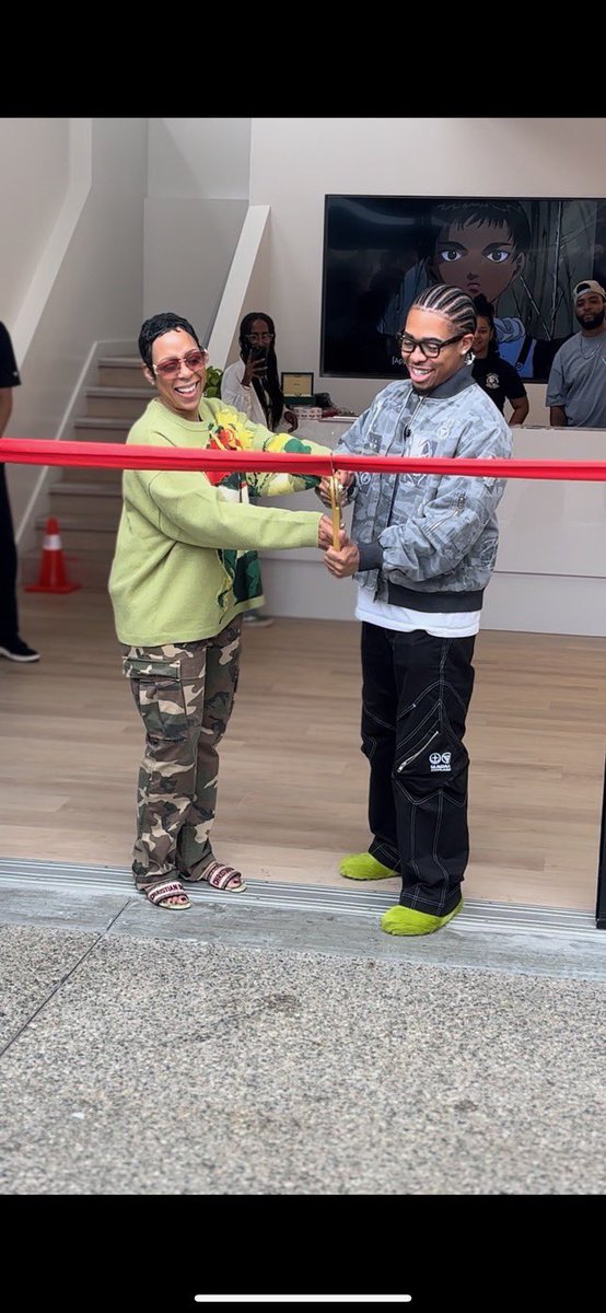 Bentleyjordan's tweet photo. Today I opened my first store &amp; none of this would have been possible without my mom https://t.co/mL5wk2WMpS