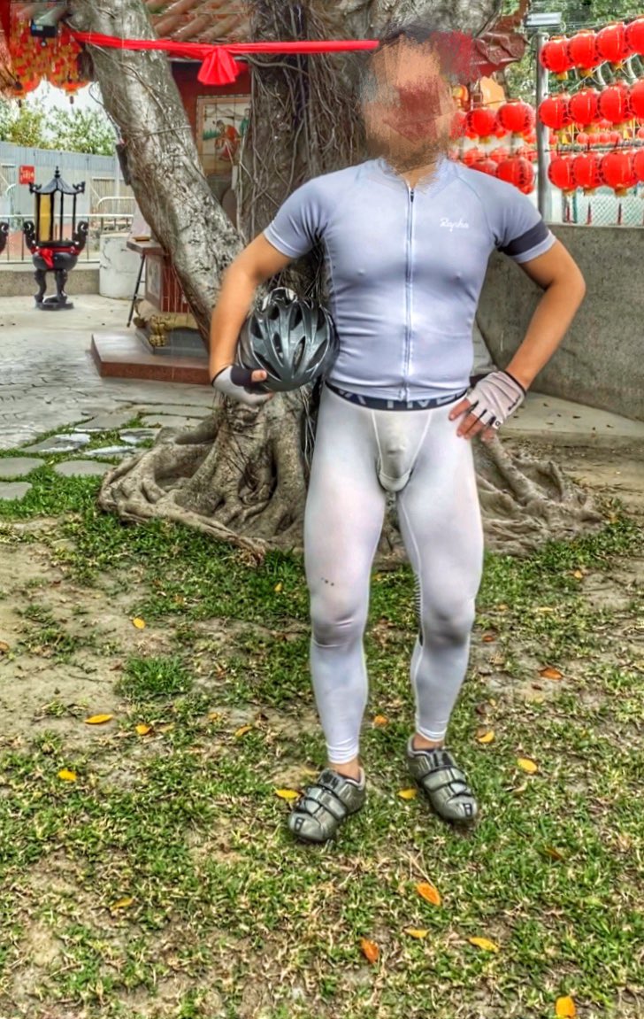 Cyclistmen's tweet photo. 公園老伯問單車男是不是還沒結婚，鳥仔常頂起來不好看，說要教怎麼排毒。本來說好穿著車褲教就好，結果單車男突然早洩射精，嚇到阿北 https://t.co/9PWFLz8T7x