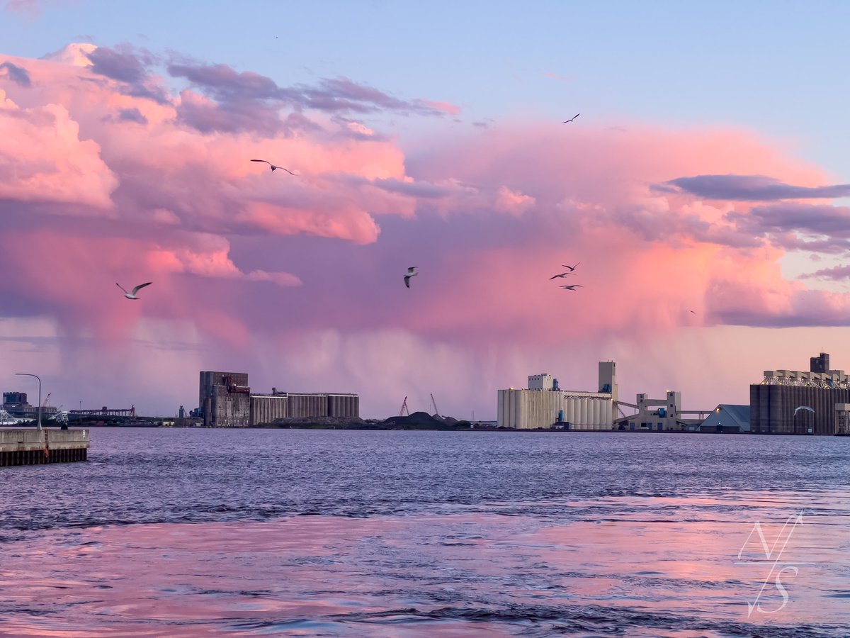 nickcooperonair's tweet image. Another stunning #sunset! Wispy cotton candy clouds from pop-up showers.

All as the Edwin H. Gott sailed under the Lift Bridge in #duluth after being one of the vessels to respond earlier today to the Michipicoten incident by Isle Royale. #duluthmn #lakesuperior #minnesota