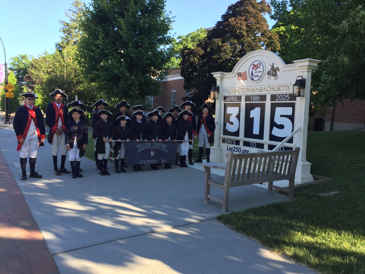 Huzzah to the award-winning <a href="/LexFifeAndDrum/">William Diamond Jr Fife & Drum @LexFifeAndDrum</a> as  #CalendarKeepers for #CountdownTo250! 📆The largest junior fife and drum corps in New England, they perform nationally and across Europe, incl #baseltattoo. This year, they'll perform in Washington, D.C. 🇺🇸💙🥁 #Lex250 #FifeAndDrum
