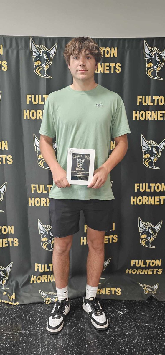 11JustinCase11's tweet photo. Junior year of high school golf came to an end. Had a good year for my second year playing. With a lot more to come. 

Placed third in Boonville tournament✅
Conference team✅
Made districts✅
Went to state✅ 
Averaged low 80’s thru 18 this year ✅

@FPSActivities
@MissouriGolf https://t.co/KtGs5QSTOP