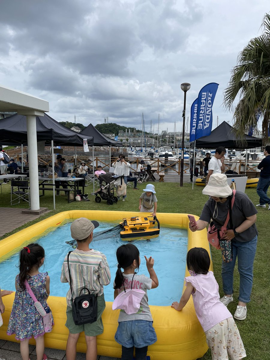 横須賀うみかぜカーニバル⛵️
深浦ボートパークにて体験操作実施中！
JELLYFISHBOTを通して海ゴミ問題を考えてもらっています！
#jellyfishbot #海ゴミ #ドローン #うみかぜカーニバル