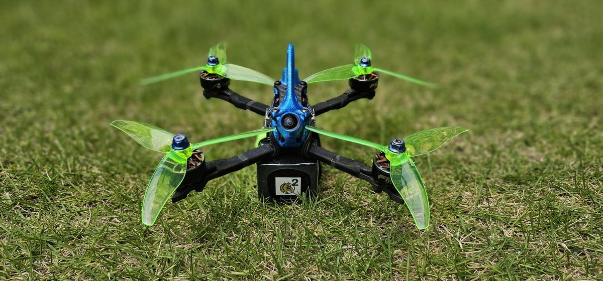 BRAND NEW Racing drone,
Bahamut T800 w/T-MOTOR
<a href="/104archit/">104archit</a>
#SNW
#tmotor
#FPV
#DRONE