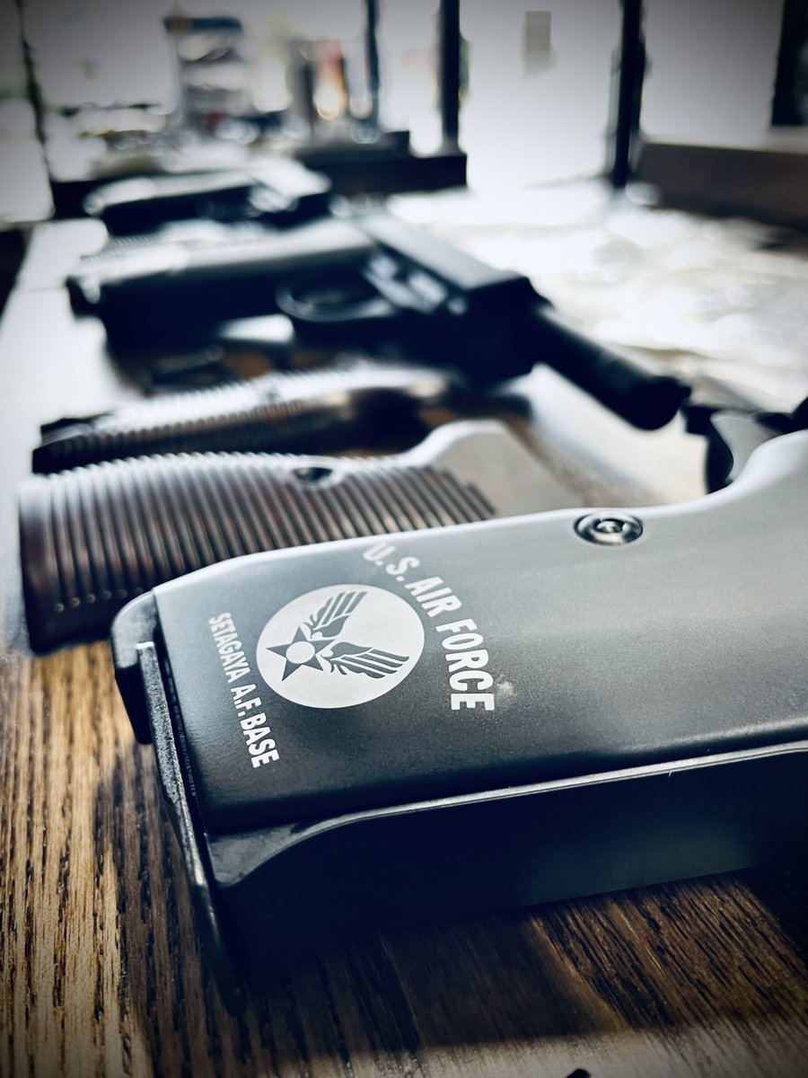 MILSPEC_CONCEPT's tweet photo. #新商品紹介
組み上がりました。#ワルサー 正式ライセンス #マルゼン #P32 #ac41 に #世田谷ベース グリップがインストールされた特別仕様で店頭に並んでます。
手に取るとその表面の滑らかさが伝わり、
握り込むとその薄さが際立ちます。
その質感は店頭にて。
#宮崎 #佐土原 #サバゲー #エアガン https://t.co/cyv2zPFeu0