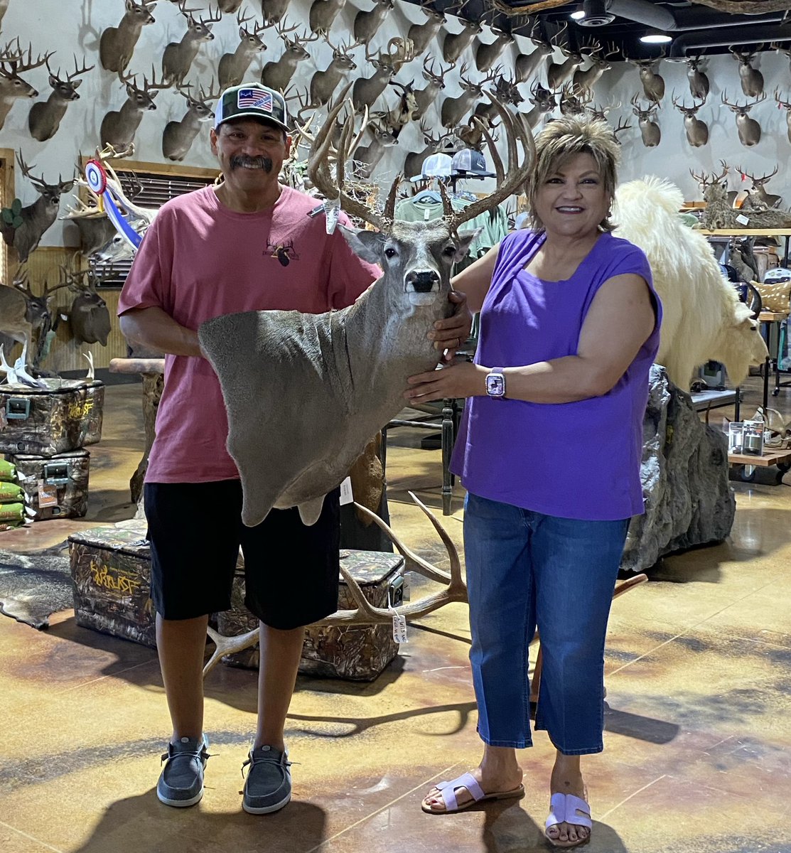 jwhunts's tweet photo. My Double Down Deer feed trophy is finally home. Mesquite Creek Taxidermy did an awesome job. https://t.co/mx8CJMX0wS