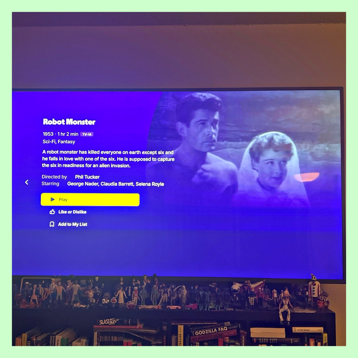 Tombs237's tweet image. WE&apos;VE GOT MOVIE SIGN!!!

Hitting PLAY now.

#MonochromeCreeps 
#RobotMonster