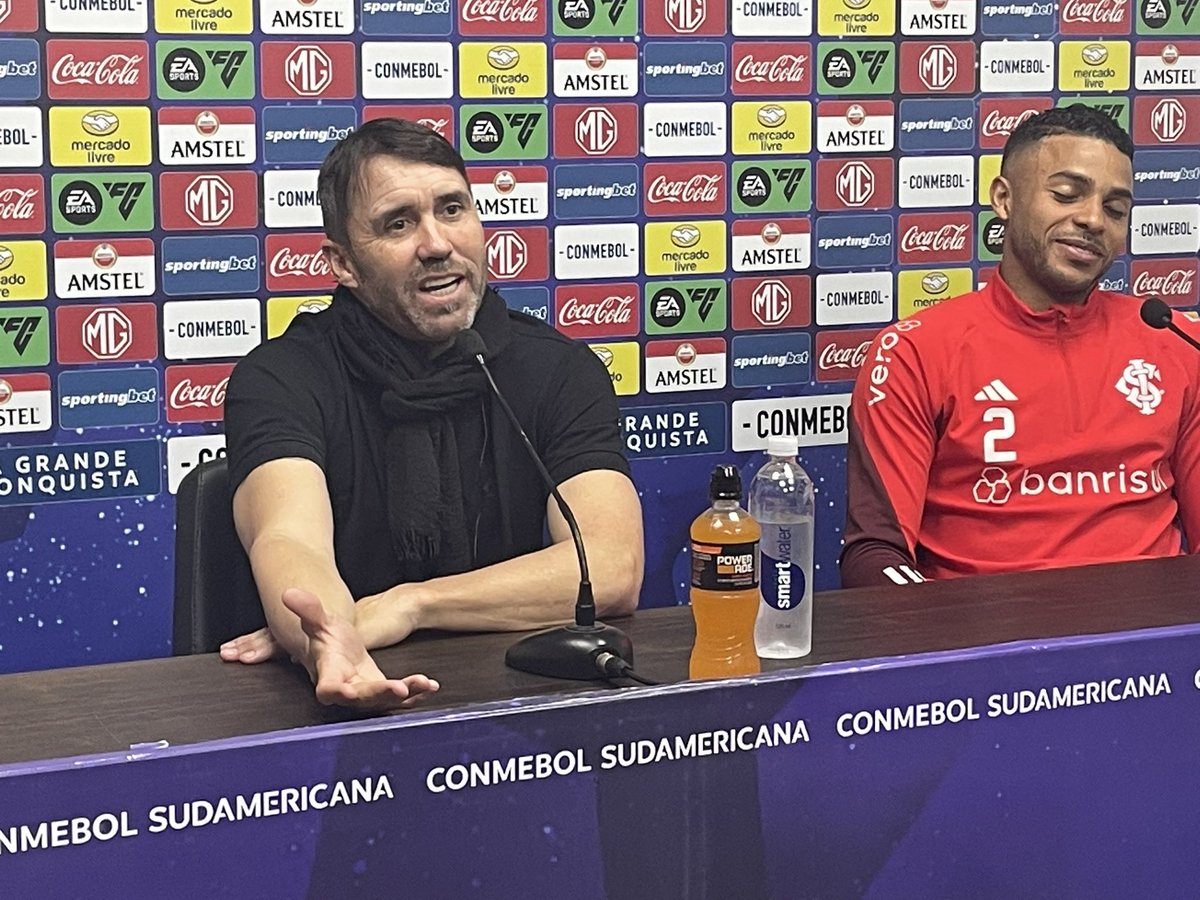 LucasCollar's tweet photo. Coudet: “Ou você está com o Inter ou contra o Inter. fiquei cego procurando aquele torcedor. Cada vez que perdemos parece uma catástrofe. Perdemos apenas 3 jogos no ano. Vou pra casa abrir uma cerveja sonhando que, se ganharmos jogos atrasados, somos líderes do Brasileirão”. https://t.co/Op7bZCrnmd