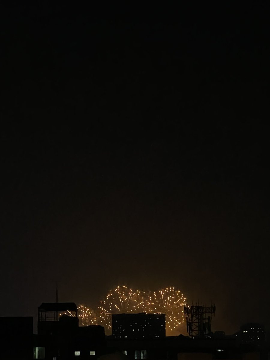 TheJhosshh's tweet photo. there’s something magical about fireworks talaga noh.

#Pyromusical #Pyromusical2024 #Ph https://t.co/5LOTI2PtHh