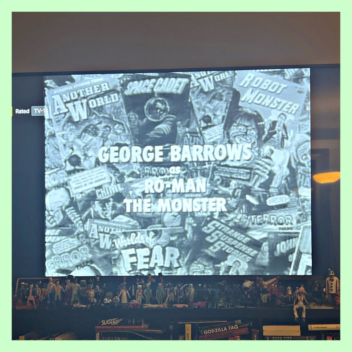 Tombs237's tweet image. More movies need comic book wallpapers. 

#MonochromeCreeps 
#RobotMonster