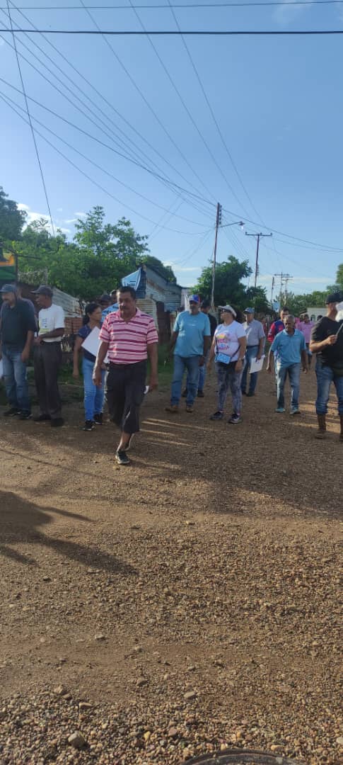 Adguarico's tweet photo. #07Jun Recorrido casa por casa en El Sector Bicentenario II, municipio Mellado. Donde llevamos el mensaje de esperanza y también indicamos como votar correctamente este 28J en la tarjeta de la unidad 👍🏽
#EdmundoParaTodoElMundo #Unidad #HastaElFinal 🇻🇪 https://t.co/8Swv8TfmL8