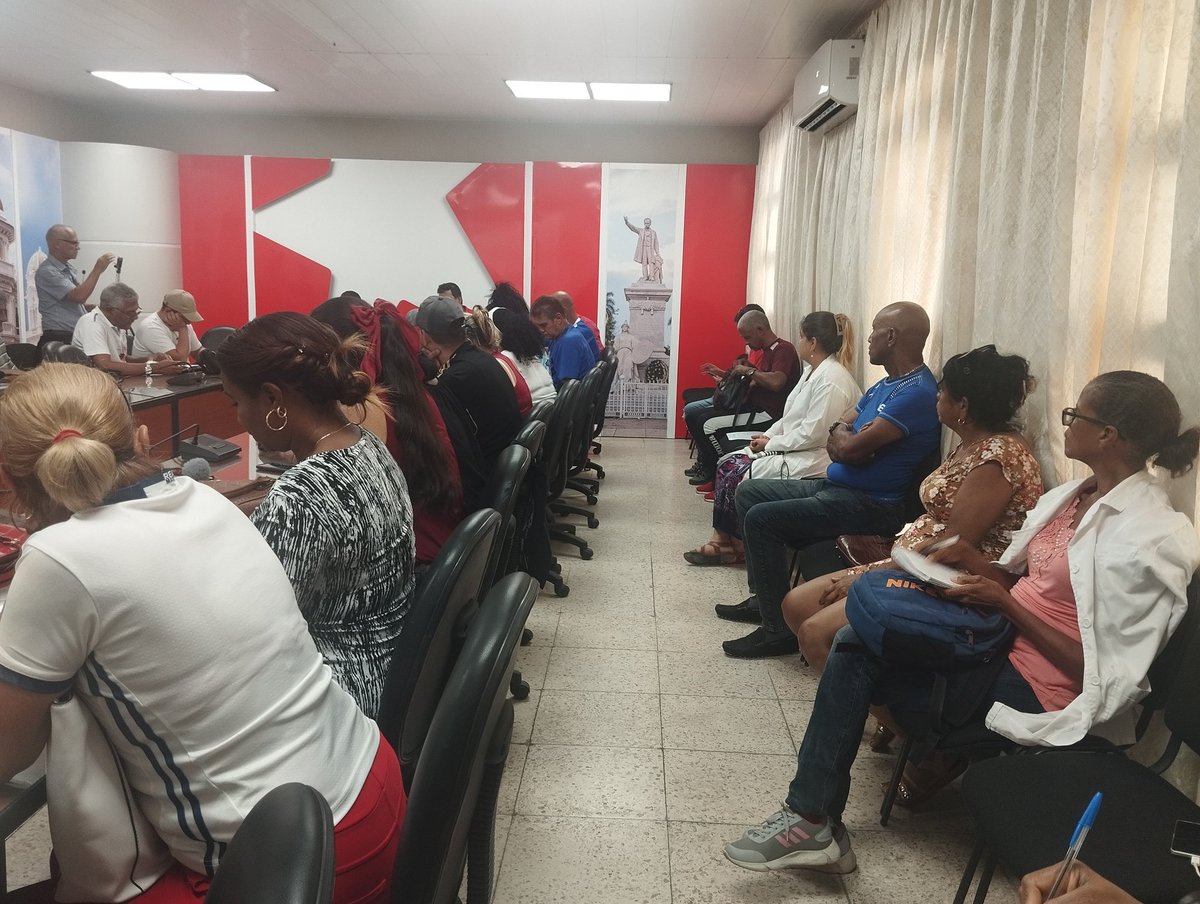dirisleidy99695's tweet photo. Bajo el lema "Modo Verano" se presenta a Raúl Fornés Valenciano, Vicepresidente 1ro de #InderCuba y a su equipo de trabajo, la estrategia concebida por todas las entidades que forman parte de la Comisión Provincial de Recreación en #Cienfuegos para este verano 2024
#60JEN https://t.co/nSWWoaTpQv
