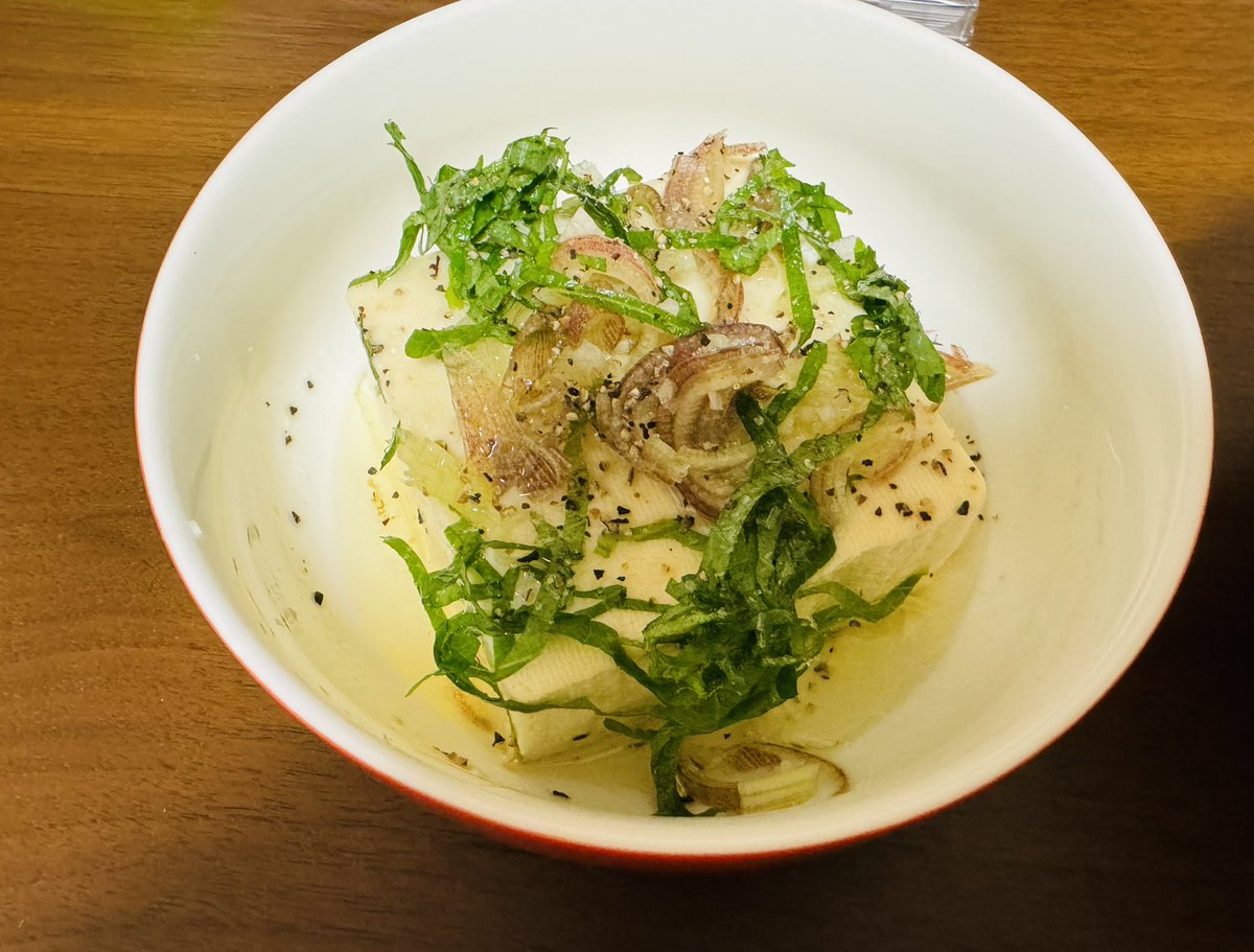meariii110712's tweet photo. 6/1

新たに推し始めた人を
リスペクトしてご飯作った日🍴

映えとかはちょっと知らんし
食器が足りないのと洗い物を
減らしたくておかずとご飯を
一緒に盛り付けた私らしい日！

豆腐のやつ(もっとなんかあったやろ)
めちゃくちゃ美味しくてハマりそう https://t.co/jBGRtcbNF1