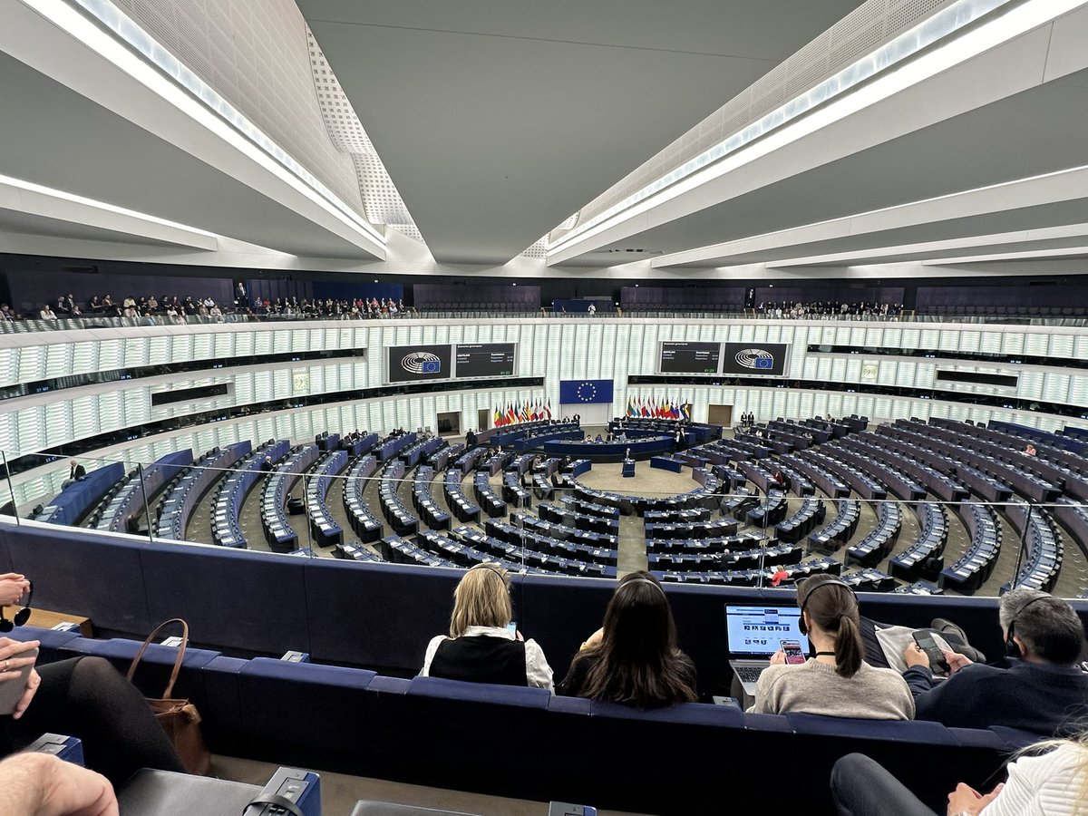 CaliforniaRobin's tweet photo. Did you know that the Eurobarometer shows that young people have the most European values ​​according to the EP's media director Jesús Carmona? So whether it's your 1st time or your 5th time, please vote! #EP24 #EUdk #Useyourvote #brugdinstemme #EUisU #EuropeanElections2024 https://t.co/dnQPGBMyeV