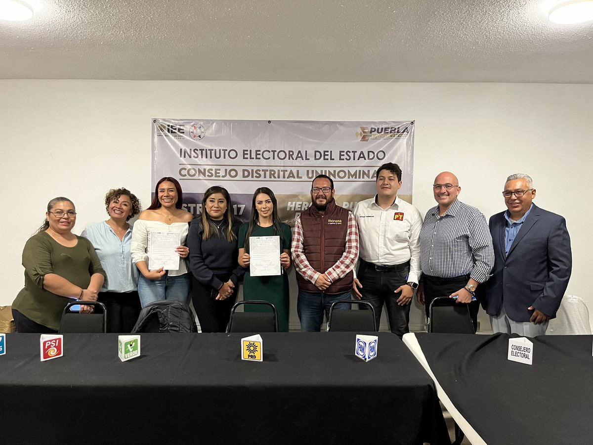 MariaDeLaBarrda's tweet photo. Creían que era imposible y ¡LO LOGRAMOS! 💪
Gracias a las casi 80 mil mujeres, hombres y jóvenes por su confianza en este triunfo en la diputación local y en darle una nueva cara al #Distrito17.
¡Juntas y juntos transformaremos Puebla!

#MaríaDiputada #4T #SigamosHaciendoHistoria https://t.co/tFIxIH5rvZ