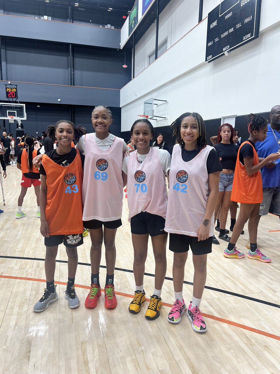 VayMitchell35's tweet photo. Day 1 of #TheBubbleAcademy camp was Lit! 🔥 Balled wit da best of them today and can’t wait to do it again tomorrow 💪🏽😤 And the OTE Arena is Dope! 

#imHer #thebubbleacademy #BetonHer #ote https://t.co/SILFQBQxgj