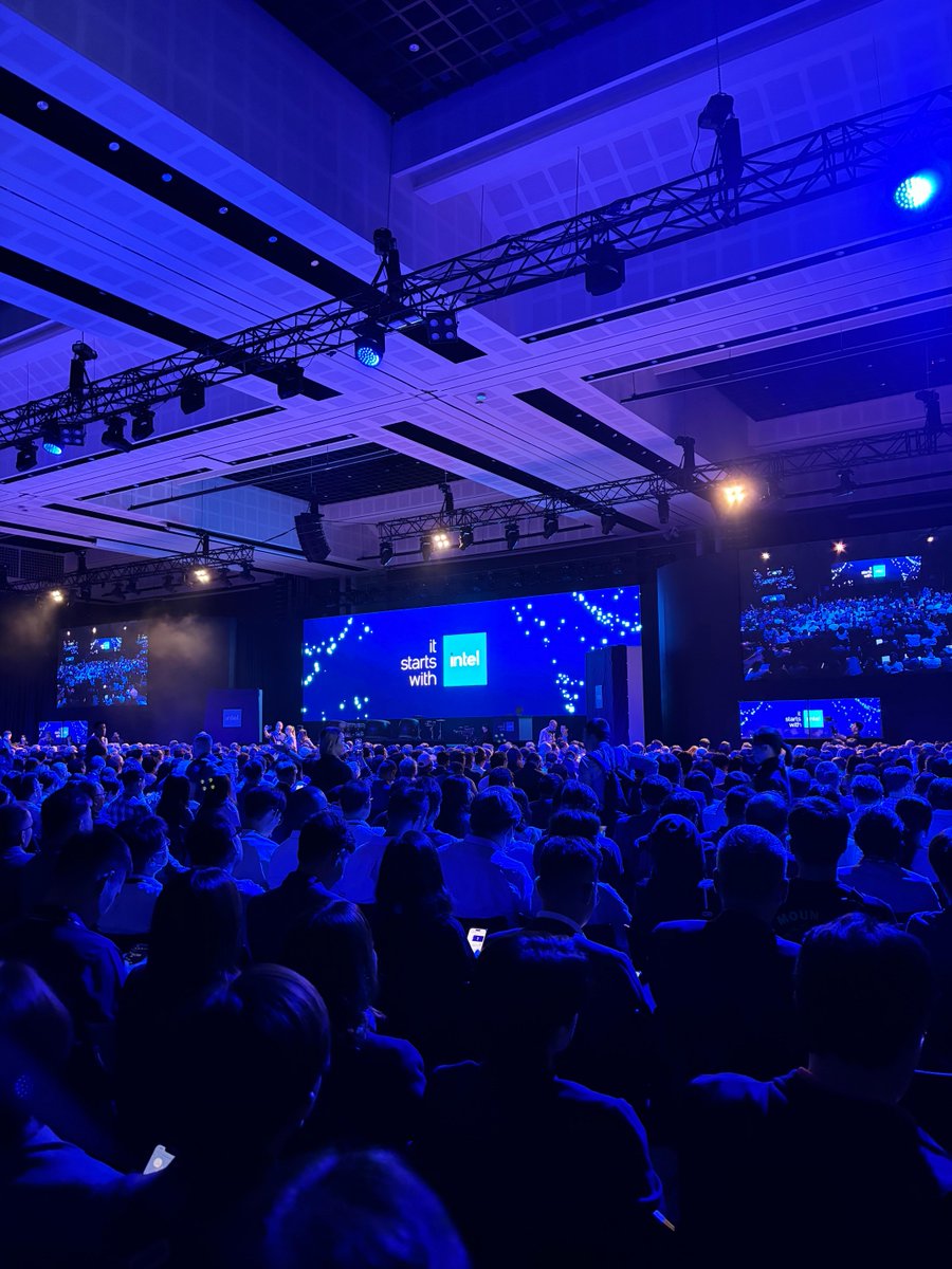 Packed hall for Intel's keynote at #Computex2024!

You can watch the recording of Pat Gelsinger's keynote here: intel.ly/3yTQE2W

#Intel #AI