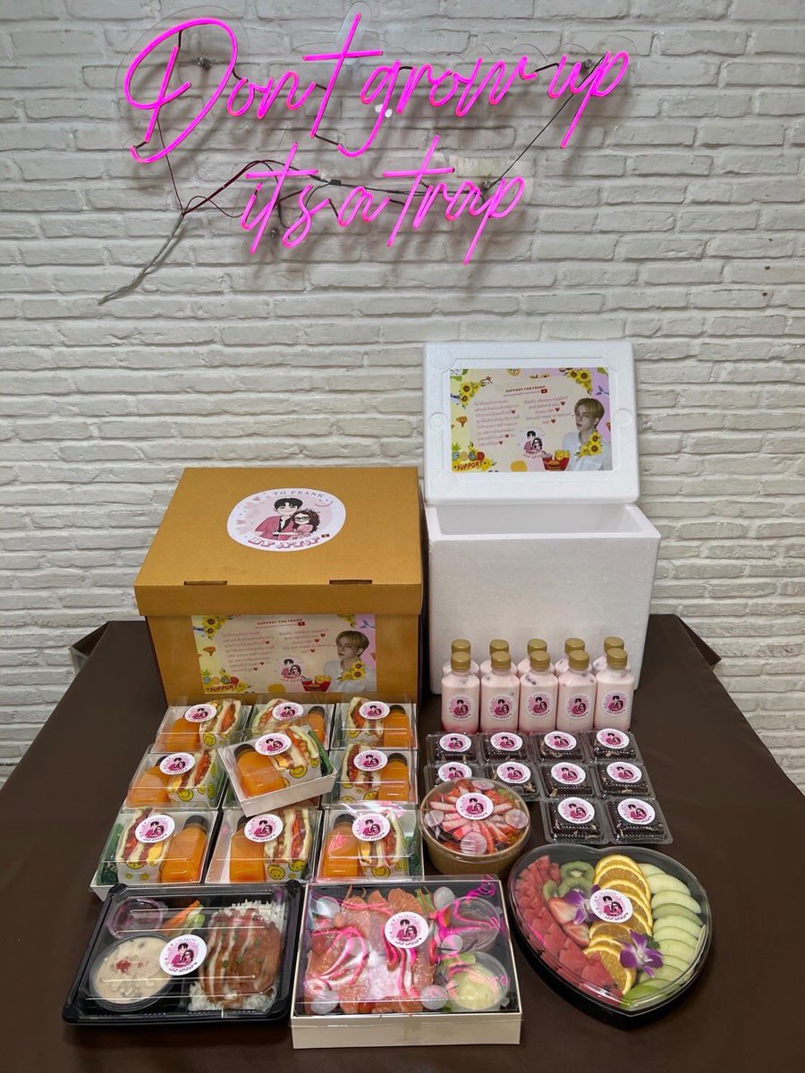 frankthanatsar3's tweet photo. Food support from lovely fan🌻✨
Special thank @_huongnin2901  @rita_my_honey  @yuyun.doni 

#frankthanatsaran #นุ้งหมีของแฟรงค์ #frankeating #jevelmusic https://t.co/zCjnZz217R