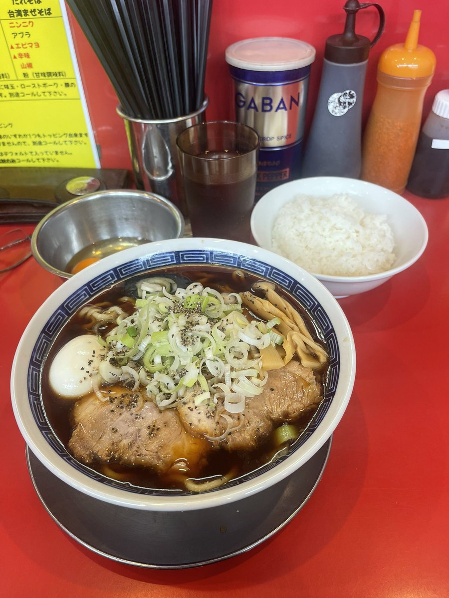 ty19630701's tweet photo. 本日のランチ
ジャンプ@春日部
高山ブラック(大)+スキヤキ
ROCK DAYS限定、高山ブラック☝️5時半から、グリッターさんと2番手・3番手で待ち。記念Tの抽選も済ませ、高山さんからコーヒーも頂き、大変美味しゅうございました🙇♂️
#春日部ジャンプ
#高山ブラック
#ROCKDAYS https://t.co/y0IxV7032d