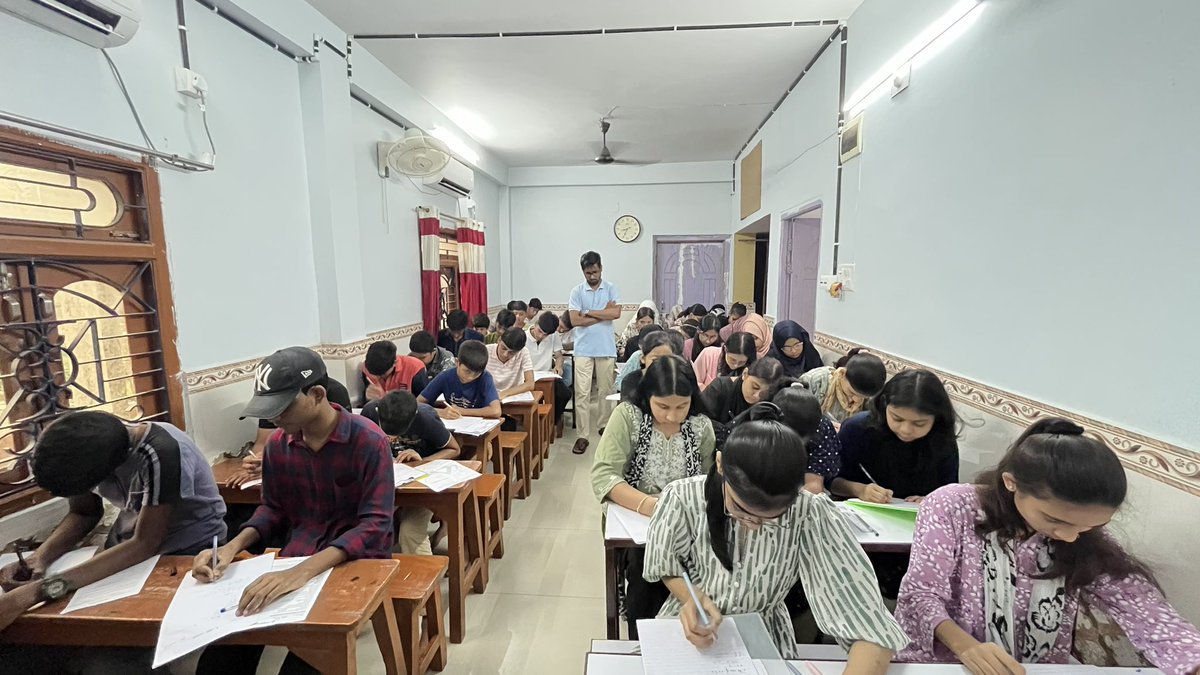 MdZareefAkbar's tweet image. 🎓 AKBAR CLASSES: Chapter-Wise Tests!🎓
Today, students from Class 6 to 10 at AKBAR CLASSES participated in chapter-wise tests, demonstrating their knowledge and preparation. 🌟
Way to go, future achievers! 🌠 #AKBARCLASSES #AcademicExcellence #StudentAchievement #KeepLearning