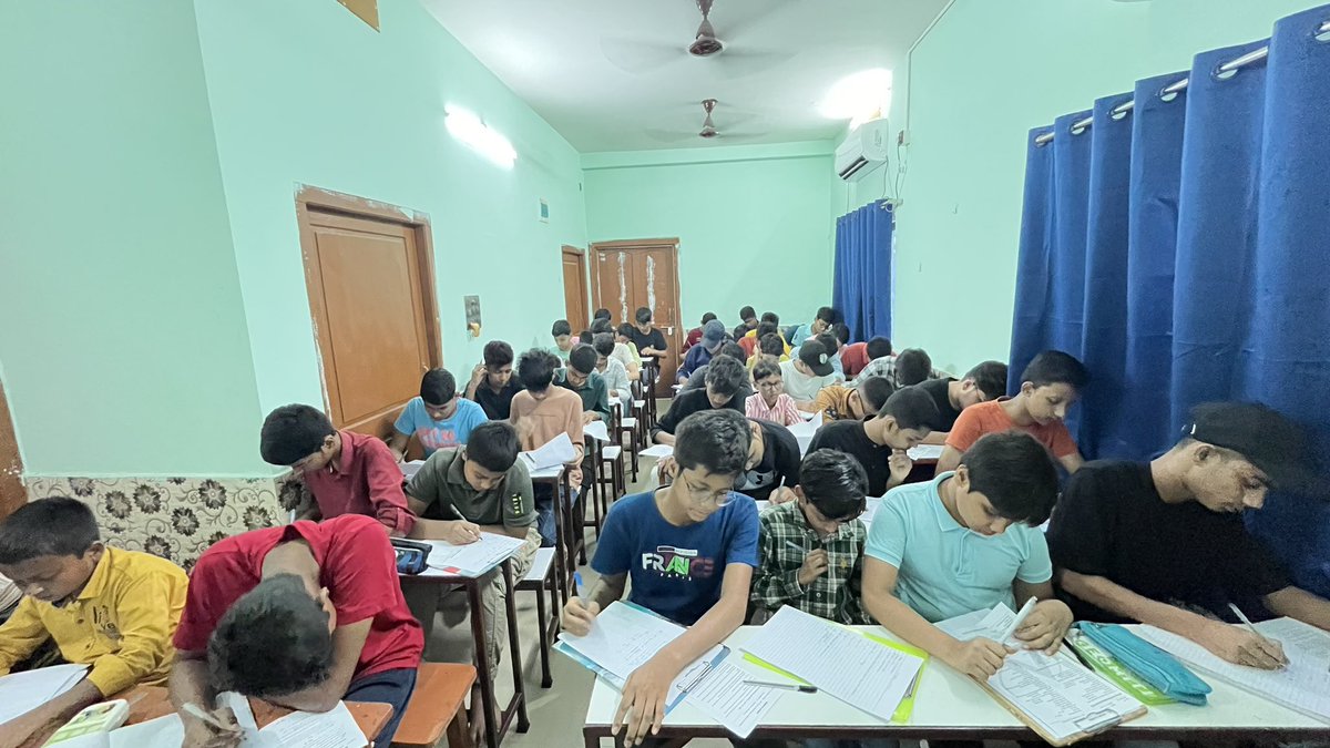 MdZareefAkbar's tweet image. 🎓 AKBAR CLASSES: Chapter-Wise Tests!🎓
Today, students from Class 6 to 10 at AKBAR CLASSES participated in chapter-wise tests, demonstrating their knowledge and preparation. 🌟
Way to go, future achievers! 🌠 #AKBARCLASSES #AcademicExcellence #StudentAchievement #KeepLearning